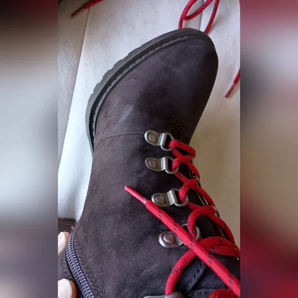 Lucky Brand Stylish Women's Boots with Red Laces_9 - Picture 8 of 9